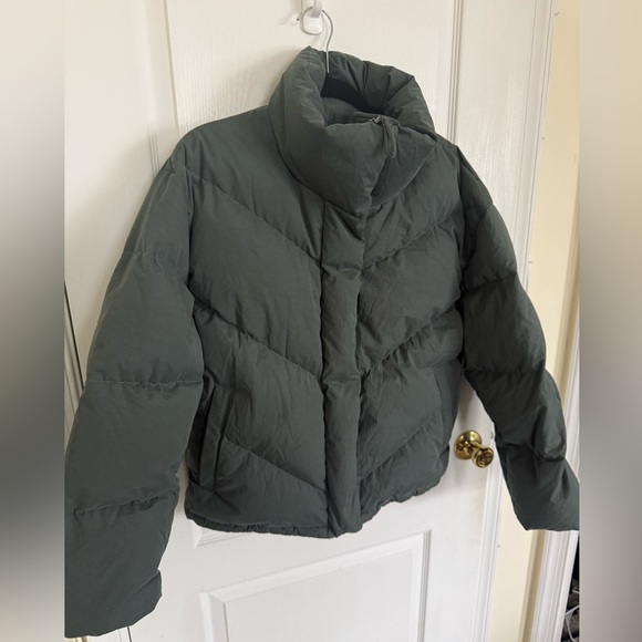 Aritzia Wilfred The Cloud Puff Jacket in Green - Picture 9 of 9